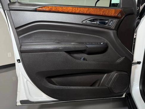 Used 2013 Cadillac SRX Luxury w/ Driver Awareness Package FWD image 24
