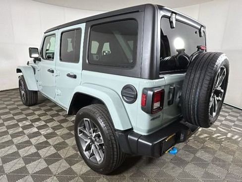 Used 2024 Jeep Wrangler Unlimited w/ Convenience Group AWD/4WD image 5