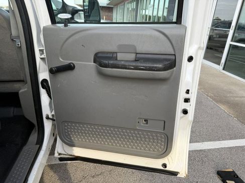 Used 2005 Ford F350 XL image 23