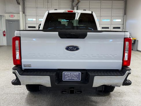Used 2024 Ford F250 XLT w/ FX4 Off-Road Package AWD/4WD image 3