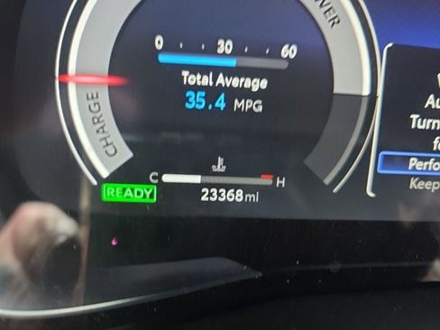 Used 2024 Toyota Venza Limited image 18