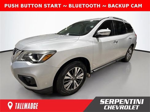 Used 2017 Nissan Pathfinder S image 1