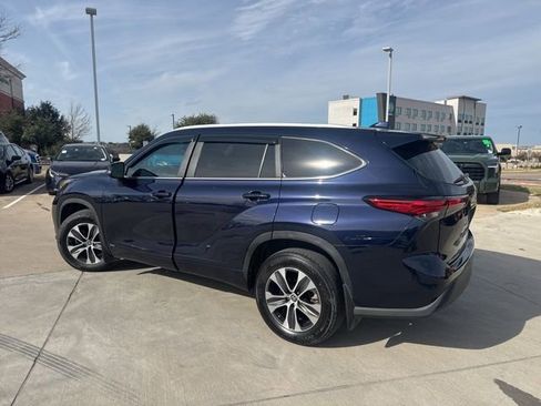 Used 2023 Toyota Highlander XLE image 5