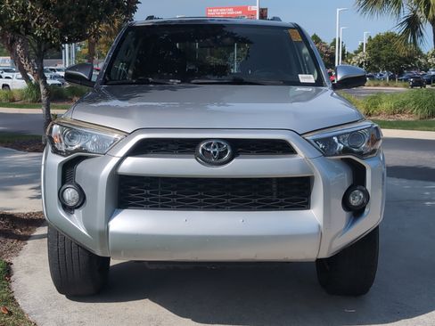 Used 2018 Toyota 4Runner SR5 AWD/4WD image 3