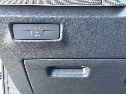 Certified 2025 Volkswagen Tiguan S FWD image 27