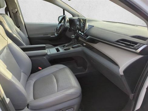 Certified 2021 Toyota Sienna Limited FWD image 27