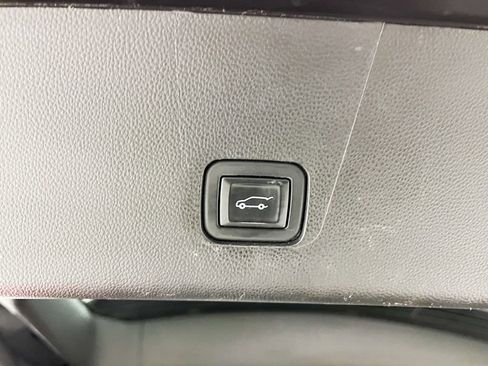 Used 2020 Chevrolet Traverse LT image 31