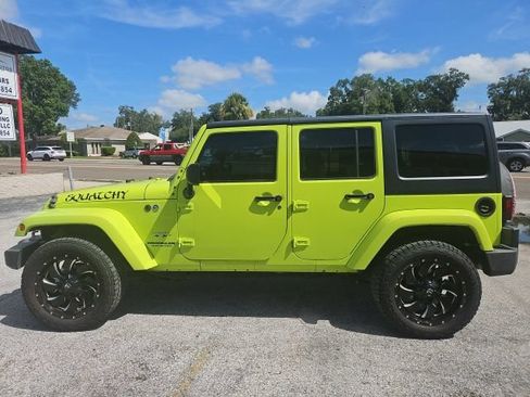 Used 2016 Jeep Wrangler Unlimited Sahara w/ Connectivity Group AWD/4WD image 8
