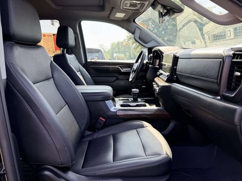 Used 2024 GMC Sierra 1500 Elevation w/ Elevation Premium Package AWD/4WD image 9