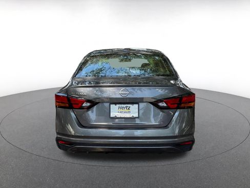 Used 2025 Nissan Altima 2.5 SV FWD image 11