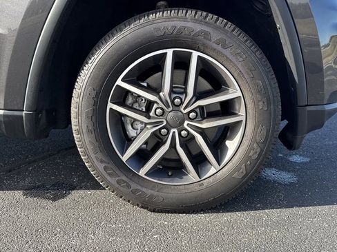 Used 2021 Jeep Grand Cherokee Limited image 36