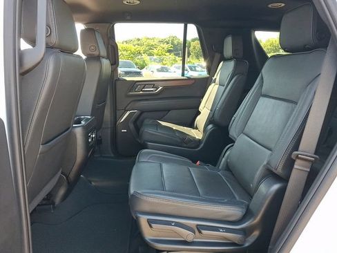 Used 2025 GMC Yukon Denali AWD/4WD image 17