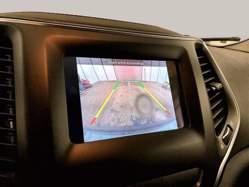 Used 2020 Jeep Cherokee Latitude Plus w/ Cold Weather Group AWD/4WD image 20