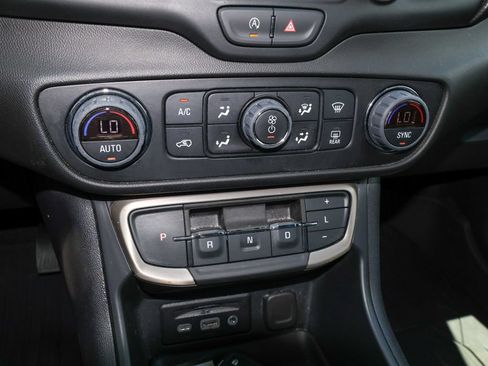 Used 2023 GMC Terrain Denali w/ Denali Premium Package AWD/4WD image 26
