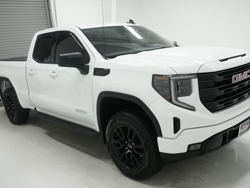 Used 2023 GMC Sierra 1500 Elevation RWD image 3