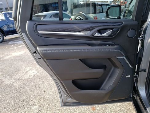 Used 2021 GMC Yukon Denali w/ Denali Premium Package image 12