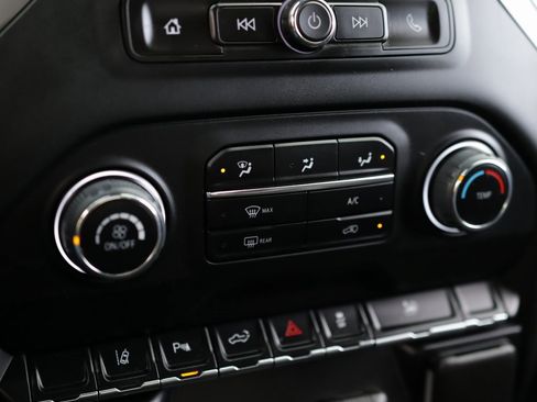 Used 2024 Chevrolet Silverado 2500 Custom w/ Custom Value Package image 16