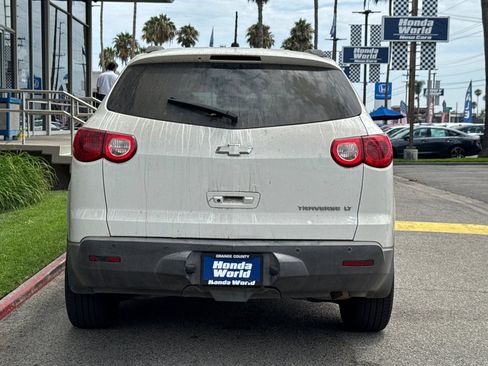 Used 2011 Chevrolet Traverse LT w/ Personal Connectivity Package FWD image 6