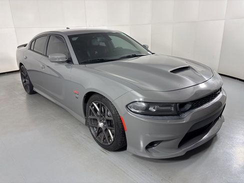 Used 2019 Dodge Charger Scat Pack w/ Plus Group image 2