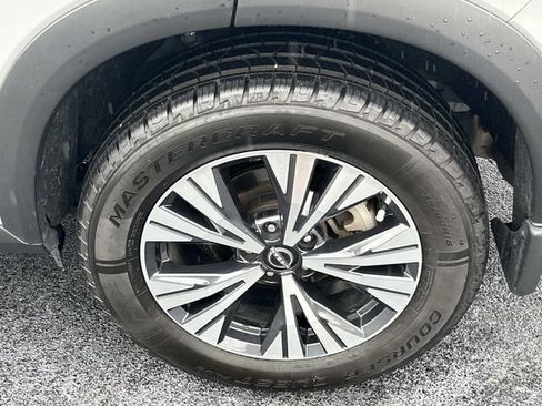 Used 2023 Nissan Rogue SV FWD image 13