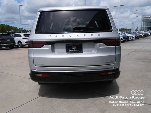 Used 2023 Jeep Wagoneer L Series III w/ Preferred Equipment Group AWD/4WD image 4