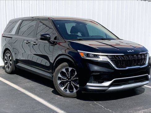 Used 2022 Kia Carnival EX image 33