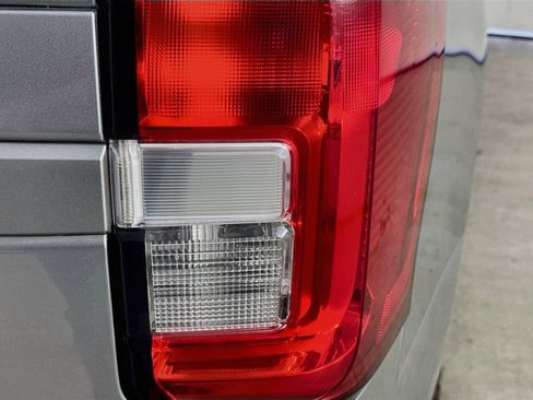 Used 2024 Ford Expedition XLT AWD/4WD image 33