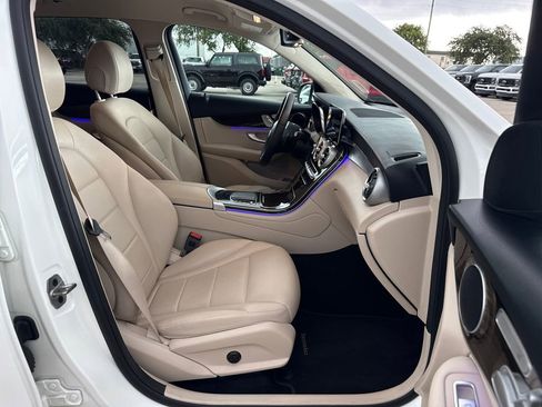 Used 2022 Mercedes-Benz GLC 300 4MATIC image 23