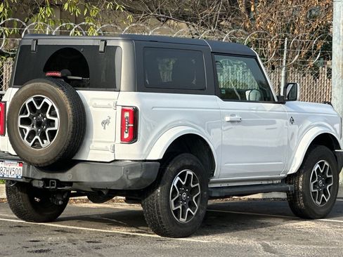 Used 2021 Ford Bronco Outer Banks image 3