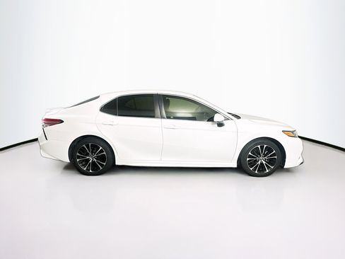 Used 2018 Toyota Camry SE FWD image 10