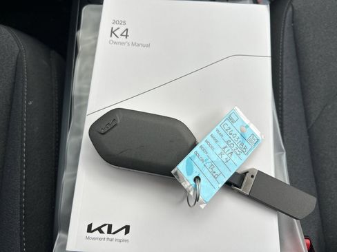 Used 2025 Kia K4 FWD image 17