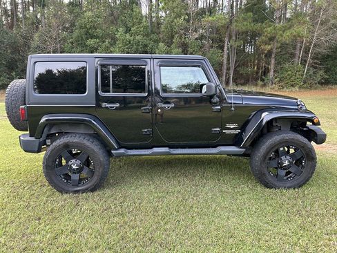 Used 2013 Jeep Wrangler Unlimited Sahara w/ Dual Top Group image 9