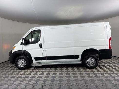 Used 2025 RAM ProMaster 2500 w/ U-Haul Equipment Group FWD image 10