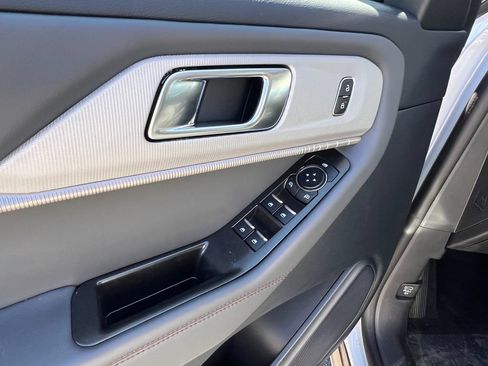 New 2026 Ford Explorer Active RWD image 19
