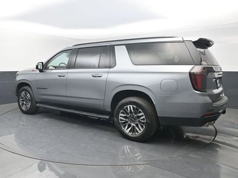 Used 2025 Chevrolet Suburban Z71 AWD/4WD image 3