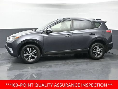Used 2018 Toyota RAV4 XLE AWD/4WD image 2