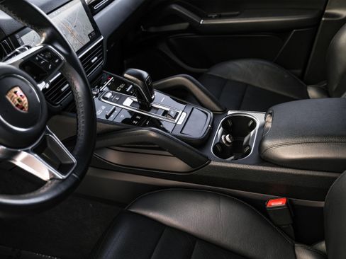 Used 2020 Porsche Cayenne image 23
