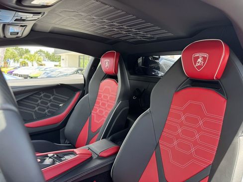 Used 2025 Lamborghini Revuelto AWD/4WD image 19