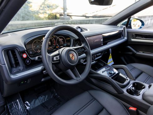 New 2026 Porsche Cayenne Coupe image 4