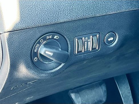 Used 2020 Chrysler 300 Touring w/ Sport Appearance Package image 10