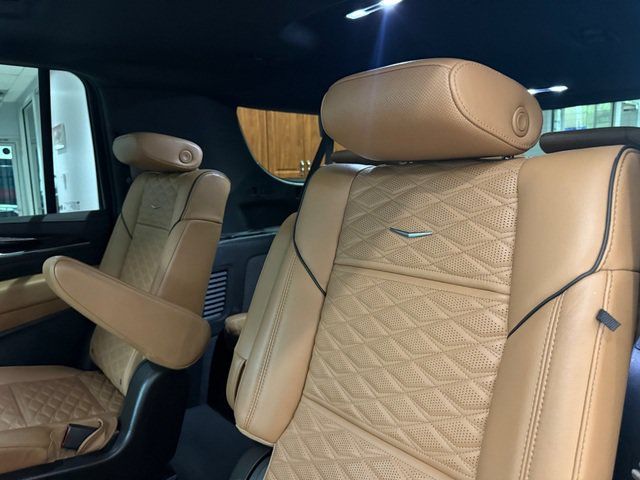 Used 2023 Cadillac Escalade ESV Sport w/ LPO, ONYX Package AWD/4WD image 11