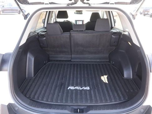 Used 2021 Toyota RAV4 LE image 7