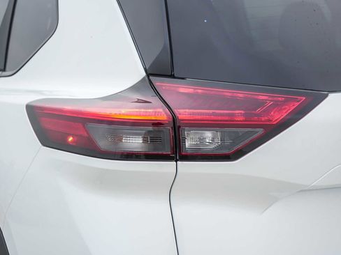 Used 2026 Nissan Rogue SV FWD image 9