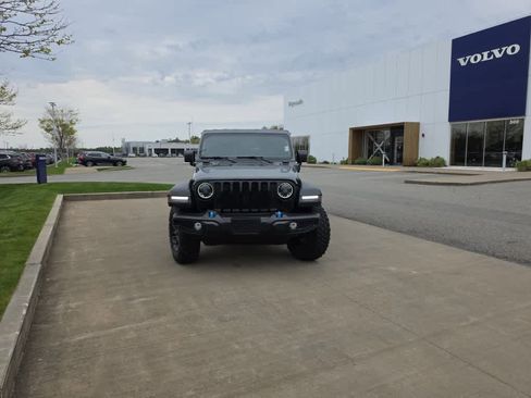 Used 2023 Jeep Wrangler Unlimited w/ 8.4" Radio Group AWD/4WD image 3