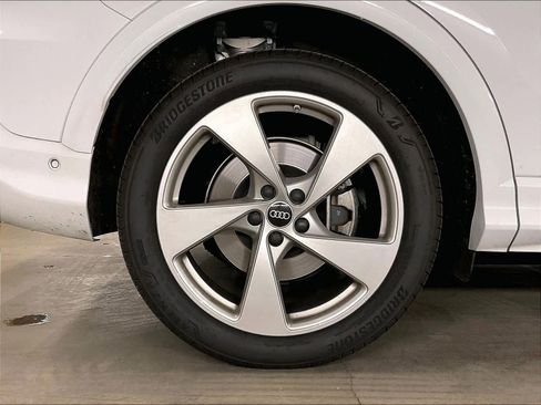 Certified 2025 Audi Q5 Prestige AWD/4WD image 11
