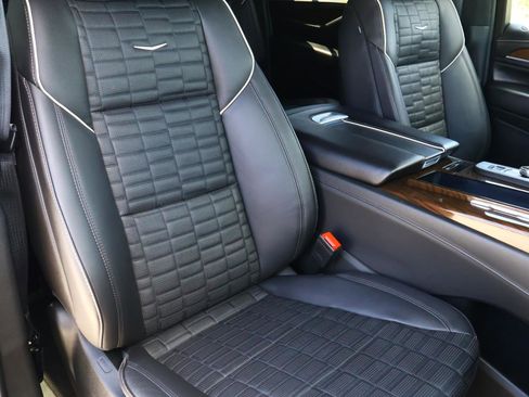 Used 2024 Cadillac Escalade ESV Premium Luxury Platinum AWD/4WD image 25