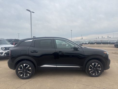 Certified 2025 Nissan Kicks SV image 21