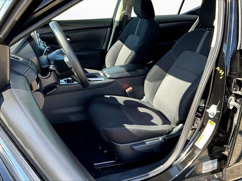 Used 2024 Nissan Sentra SV image 16