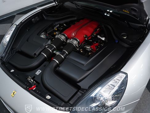 Used 2010 Ferrari California RWD image 32