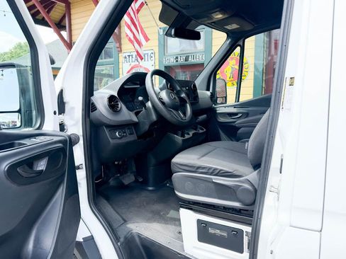 Used 2019 Mercedes-Benz Sprinter 170 image 17